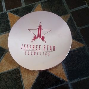 Crystal ball Skin frost by Jeffree Star Cosmetics